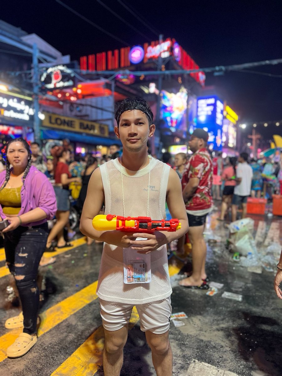 ไม่โดนล้วงหำเลย อยากโดนล้วงบ้าง 🤣
#กมลา #ป่าตอง #ภูเก็ต #บางลา 💦💦💦