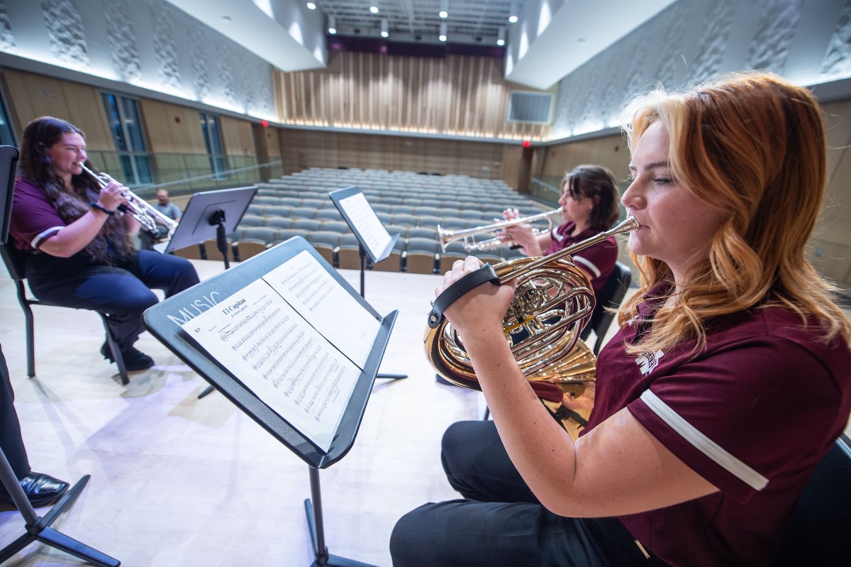 Our Department of Music is hosting a variety of studio events this month! From a flute recital and percussion ensemble to a piano recital and brass quintet, there’s something for every music lover. 🎵 Check out the event schedule, starting tonight: buff.ly/3TXTtXM