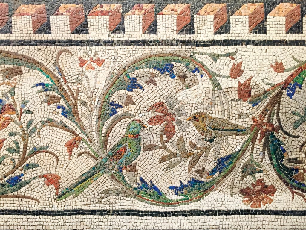 #MosaicMonday 

Detail of an ornate mosaic border with birds and other creatures, found in 1888 near Via Panisperna. 1st century BCE.  Rome, Musei Capitolini, Centrale Montemartini.