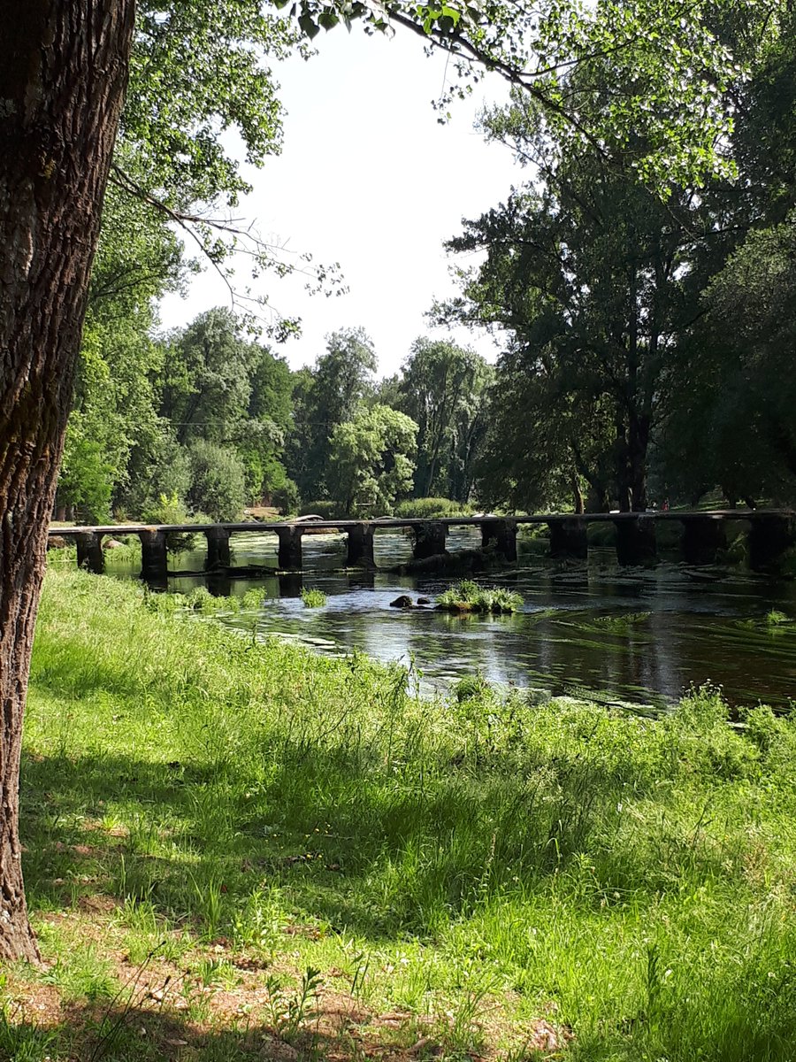 Ponte das Poldras sobre el río Avia en Leiro. Ourense.