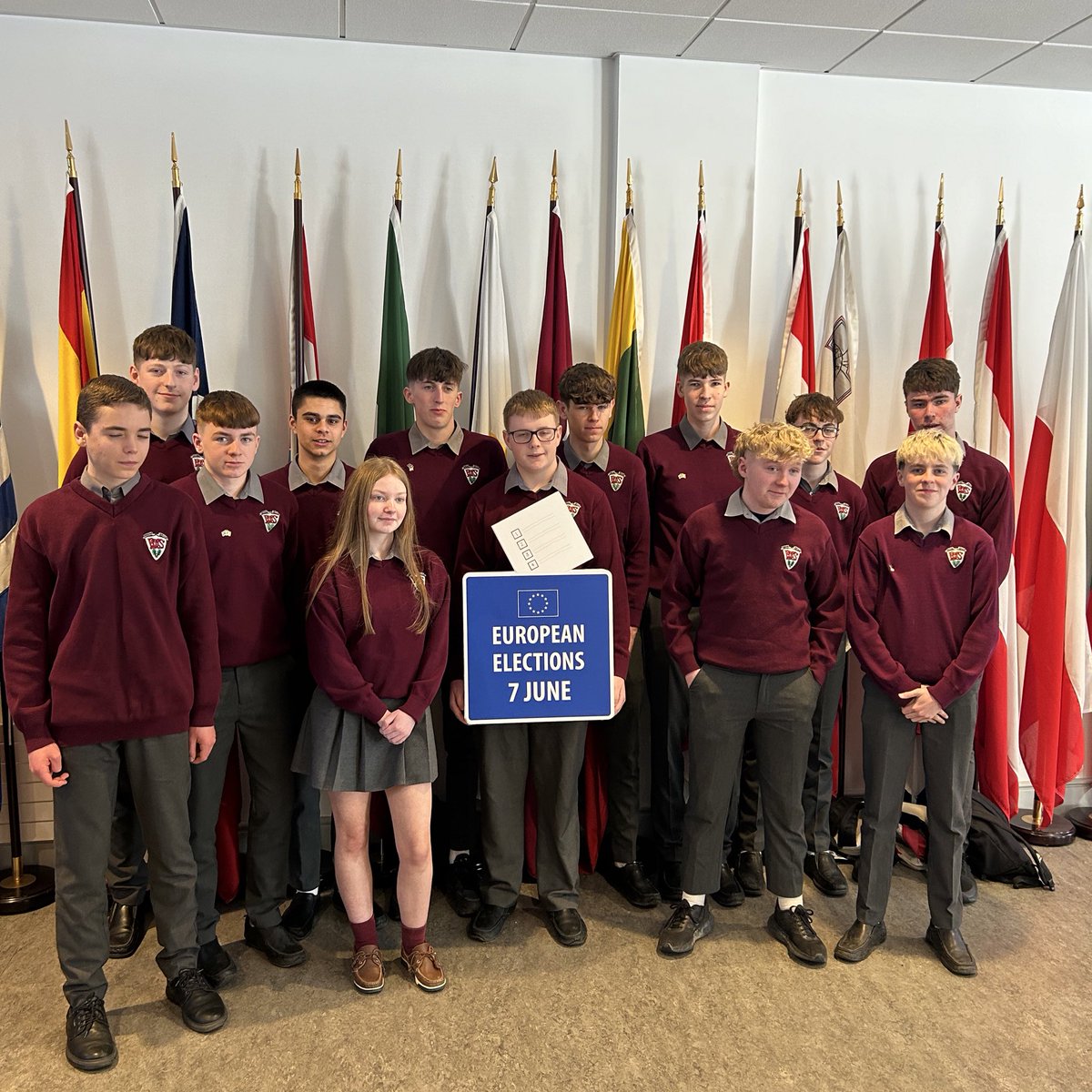 This morning we welcomed students from #ambassadorschools @EtssLimerick @PdlsB @MCCCPM at Europe House, where they learned all about the EU and the work of the European Parliament! 🇪🇺 #Epasireland