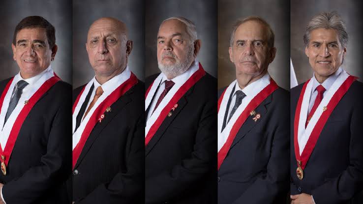Uno de los “congresistas doble sueldo”, Roberto Chiabra anuncia candidatura presidencial al 2026.

¿VOTARÍAS POR EL?
                NO.              NI CAGANDO. 
           RT 🔁.                    FAV ❤️.