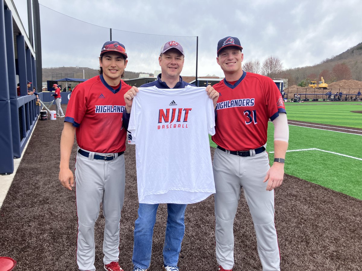 Great to see @LenoxOnBaseball at Sunday's game! Steve handled the ESPN play-by-by duties for our 2021 NCAA Regional in Fayetteville and was TREMENDOUS... Albert Choi & Luke Longo presented him with some gear since his voice will always be aligned with NJIT Baseball history!