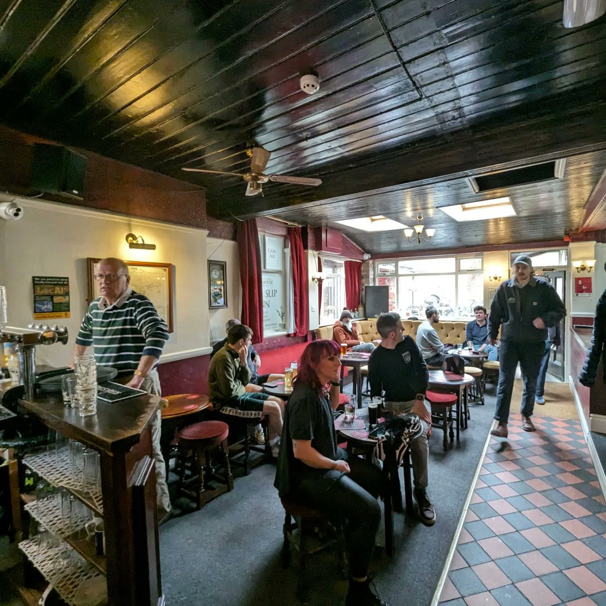 RoamingRidings's tweet photo. The Slip Inn, York.
@theslipinnyork
__________

A quality community local with plenty of great beer to offer.

Scores &amp; full review here:

Instagram: https://t.co/81tPP6XlkY
Facebook: https://t.co/2iIRqtY8qA

#yorkpubs #pubguide #york #yorkpubguide #yorkbeer https://t.co/344ECCxBS6