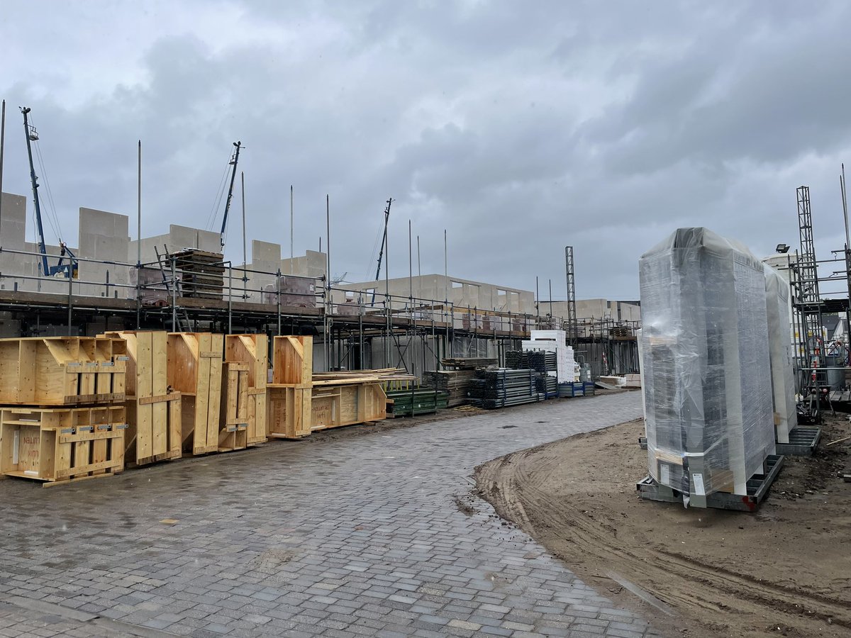 Vandaag start bouw van 68 woningen in Hazenwinkel. Altijd een mooi moment voor de kopers van de woningen en fijn om de wijk Brandevoort nog verder te voltooien. #Helmond
