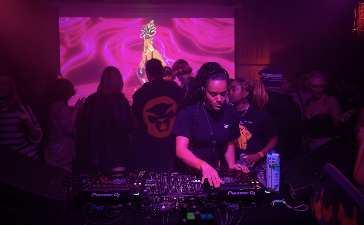 StreamGm's tweet image. Some pics from our #MainRoom livestream with #SHEwillprovide at @soupmanchester this weekend. Belting night with some amazing, emerging DJs.🎧🔥
#Manchester #NorthernQuarter #Nightlife #Club #Livestream 
📸 Andrew Aitch