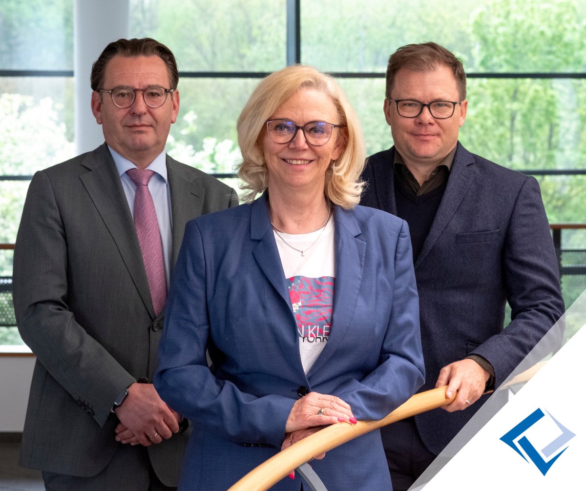 Wie können wir die wohnortnahe ambulante Versorgung auch in Zukunft sichern? Darüber sprachen unsere erste Vorsitzende Dr. <a href="/annette_rommel/">Annette Rommel</a> und unser Hauptgeschäftsführer <a href="/sven_auerswald/">Sven Auerswald</a> heute mit <a href="/Ostbeauftragter/">Ronny (ツ)</a> <a href="/schneidercar/">Carsten Schneider</a>. Herzlichen Dank für den konstruktiven Austausch!