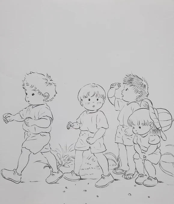 何度もなんども納得いく線や表情を探すのに紙を無駄遣いする。けれど、完成途中で生まれた子もあとで見返すとかわいくて愛おしいな 
