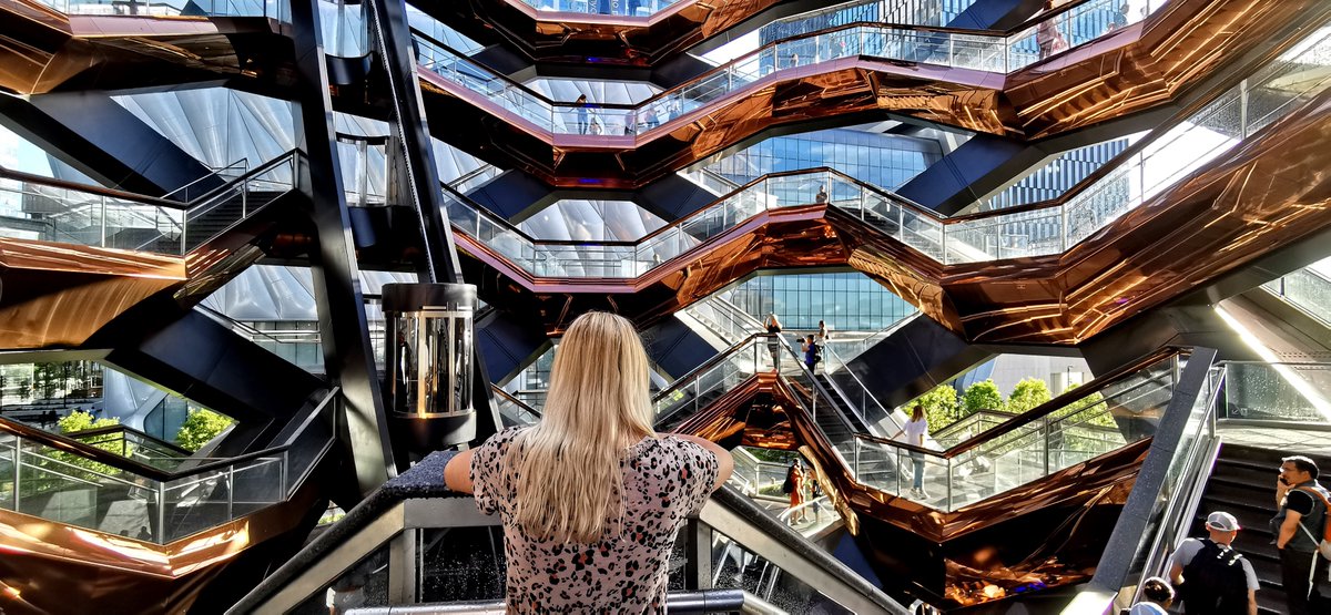 Great to see New York Vessal re-open #vessal @_HudsonYardsNYC #newyork #NewYorkCity #photography #desbyrne #people #USA #Hudson