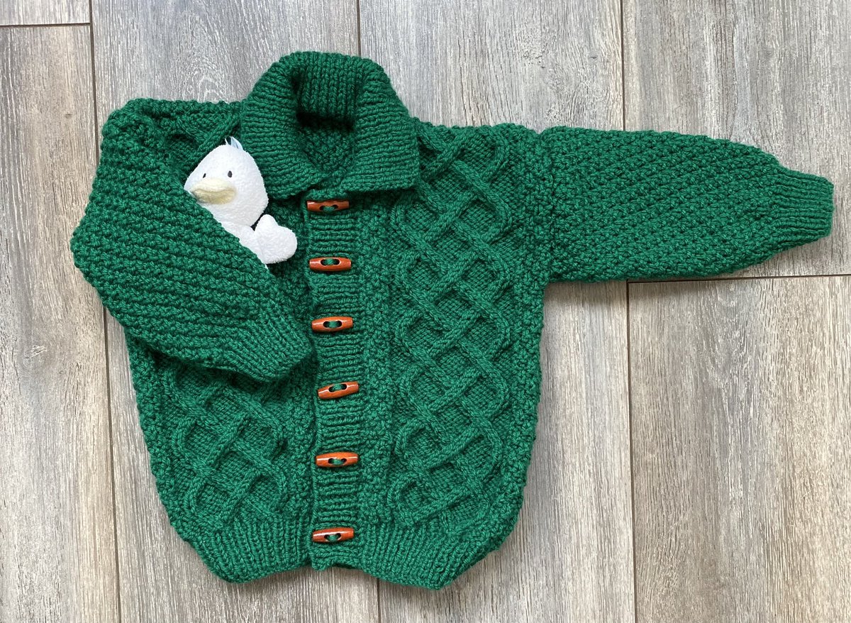 etsy.com/uk/listing/171…
Listed today - cable pattern cardigan with collar and 6x olive wood toggles to fasten 
#MHHSBD #firsttmaster #CraftBizParty #ukhashtags #uksopro #ATSocialMedia #britishcraft