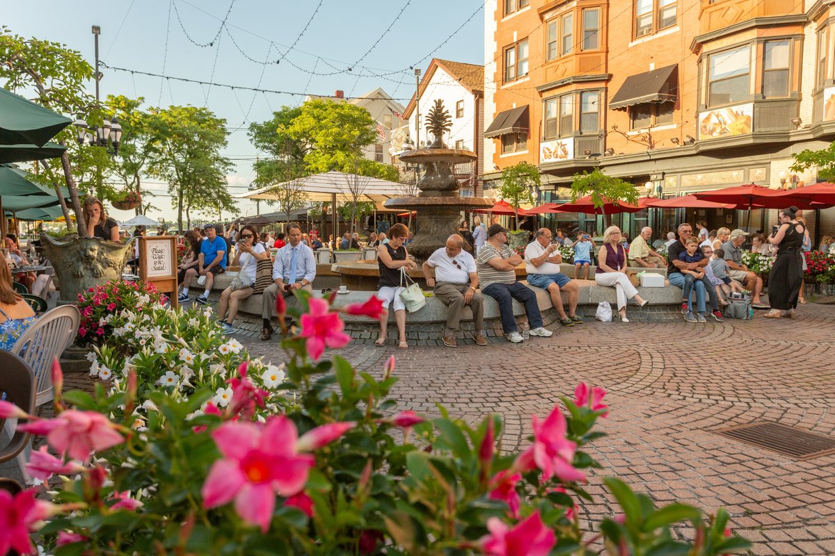 Why waste a sunny day indoors when you could be basking in the warmth while taking part in Rhode Island's authentic cuisine? ☀️🍽️

It's the perfect combo! 😊

@goprovidence

#VisitRhodeIsland #GoPVD