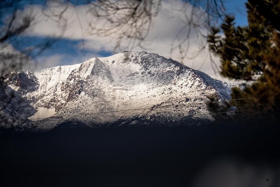 Well hello there, summit 😏 📸: @shadow.mediaproductions