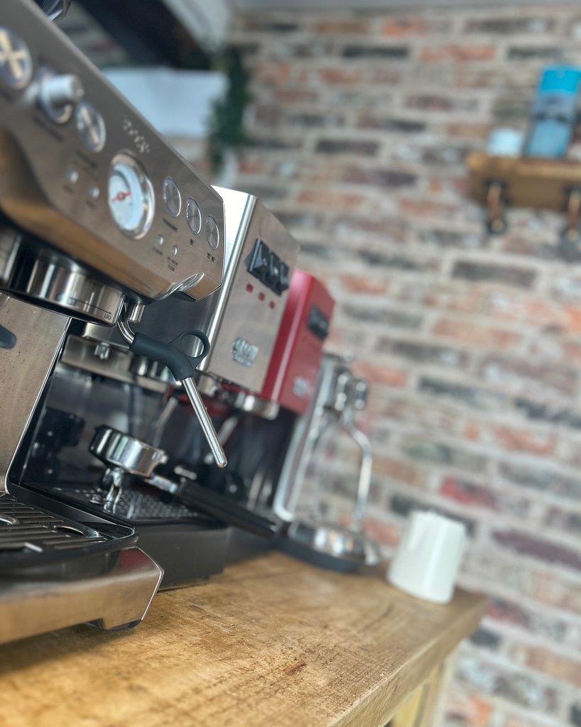 How long have you had your current coffee machine? 😁☕️

#coffeemachine #sagecoffeemachine #brevillecoffeemachine #coffee #coffeemaking