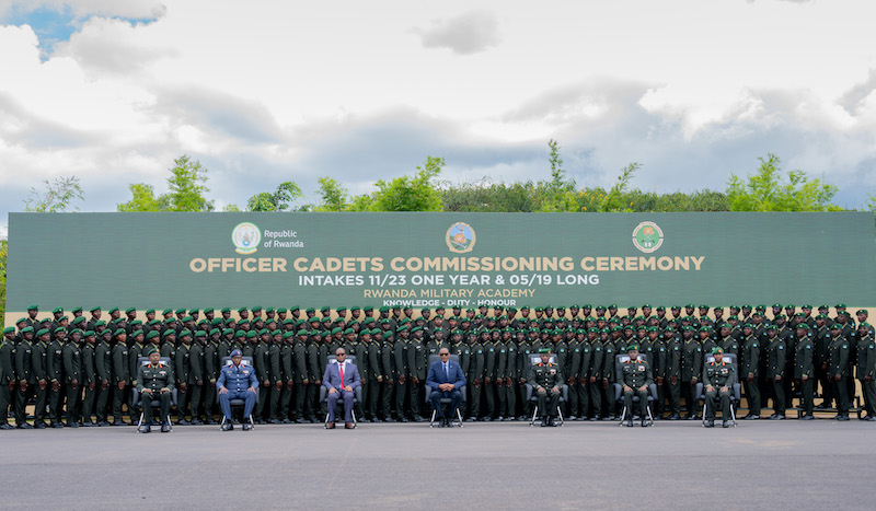 Today, H.E President Paul Kagame and the Commander-in-Chief of the Rwanda Defence Force (RDF), commissioned 624 new officers at the Rwanda Military Academy - Gako in Bugesera District. bit.ly/3Q4JP4t