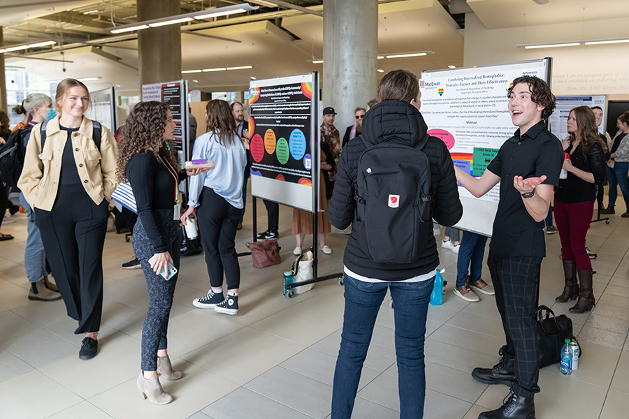 Don’t miss Student Research Day this Friday! There are posters, presentations and more to see all throughout the day. Check it out! #MacEwanU #abpse #research bit.ly/49ucJ4F @MacEwanResearch