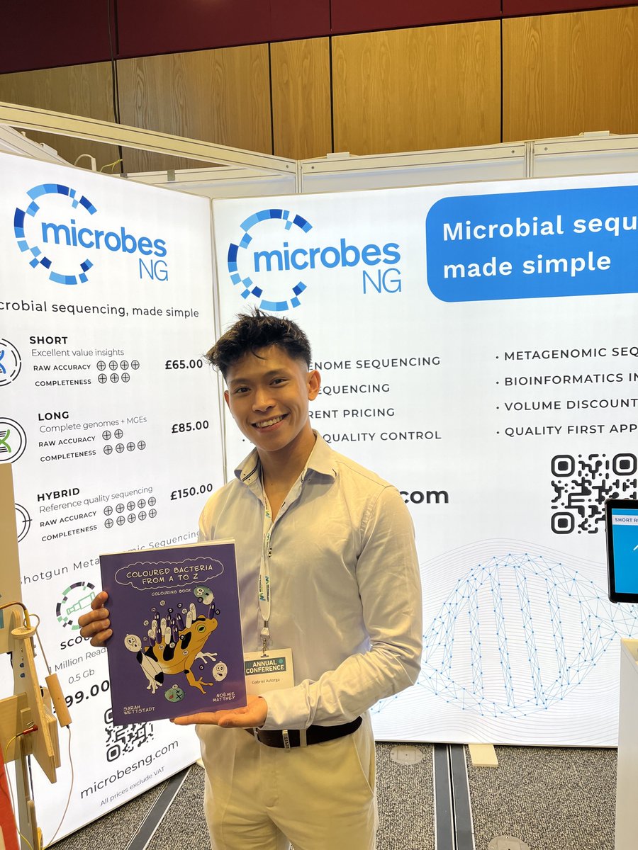 Here's @goodolgab1 picking up his 1st place prize for day 2 on our Buzz Wire game at #Microbio24 last week 🤩

Some serious manual dexterity skills displayed here 🤯

@Bacterialworld