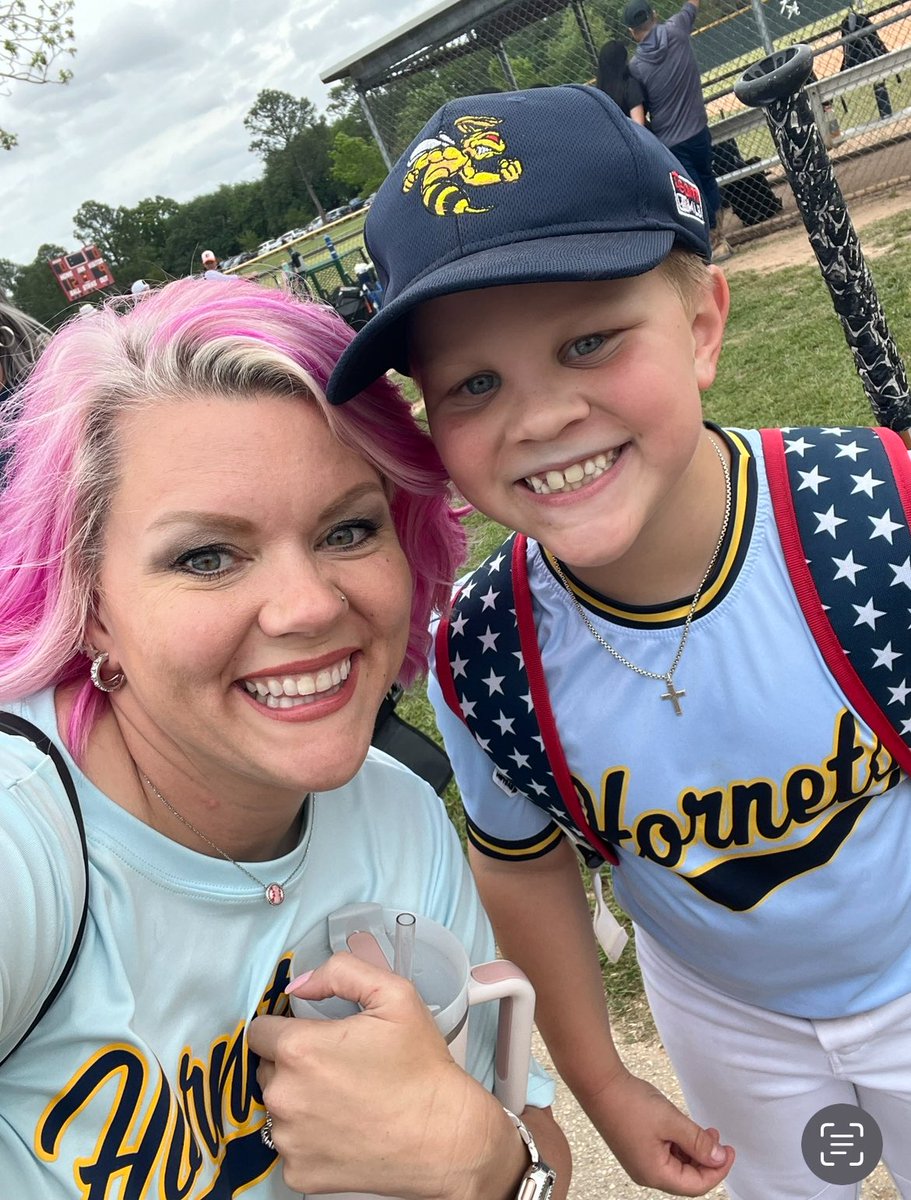 Holly Hanks tweet media