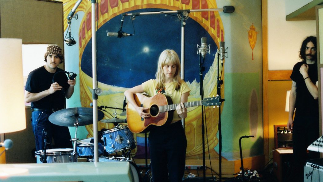 paramorebrasil's tweet photo. 🚨 VEM, NOVO ÁLBUM! 

Hayley confirma que o Paramore está trabalhando em novas músicas, em entrevista para a BrooklynVegan: 

"Como sempre, qualquer coisa que lançarmos a seguir irá surpreender as pessoas e fazê-las pensar: 'Oh, não achei que seria assim.' De certa forma, é isso que sempre esperamos." 

📷 Zachary Gray