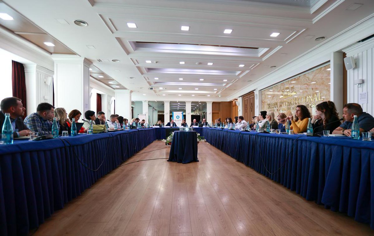 Arbjan's tweet image. Një staf i trajnuar, i aftë dhe profesional në bashkitë tona është jetik për garantimin e shërbimit cilësor për qytetarët tanë. Ndaj, vlerësojmë rolin e Shkollës Rajonale për Administratën Publike për fuqizimin dhe trajnimin e administratës vendore.

#Shqipëria2030
#Bashkitëforta