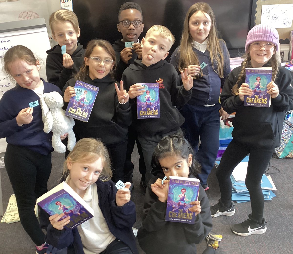 🤩📚😍 Our new class novel is The Creakers by @TomFletcher. We loved reading the spooky opening today! What would happen if all the grown-ups disappeared? I was worried when I asked some of the children in Y3A! 😍📚🤩 @Inspire_Ashton @TrustVictorious @Inspired_ToRead