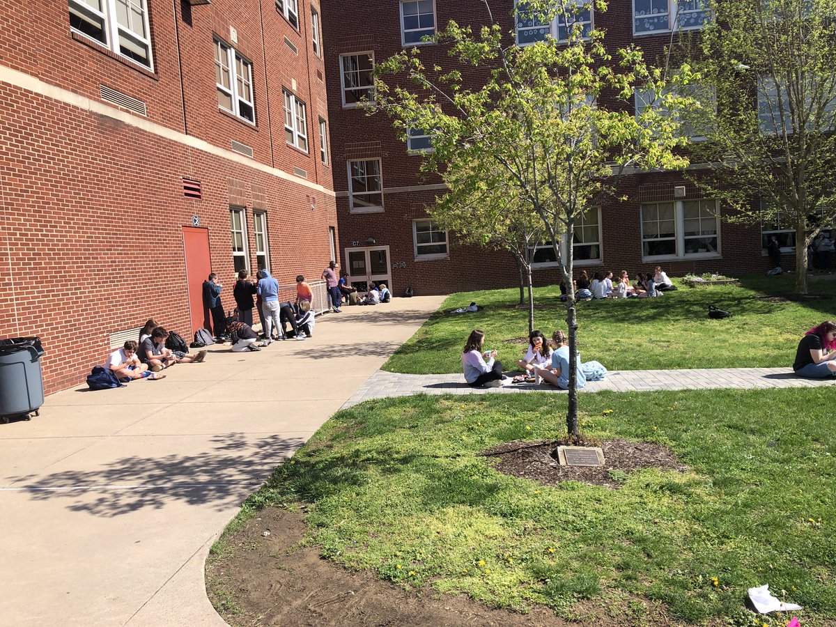Mooney Moment: Day 140 6th grade won the recent QV BUCKS BLITZ! Lunch outside and @RitasItalianIce for all! Keep making good choices, QVMS!