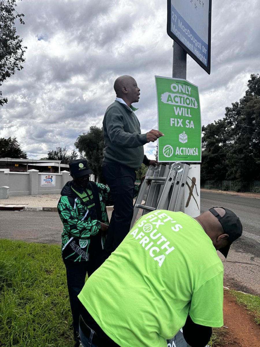 President @HermanMashaba painting Kimberley green with our Northern Cape Premier Candidate, @Andy69Louw. #VoteActionSA on 29 May.