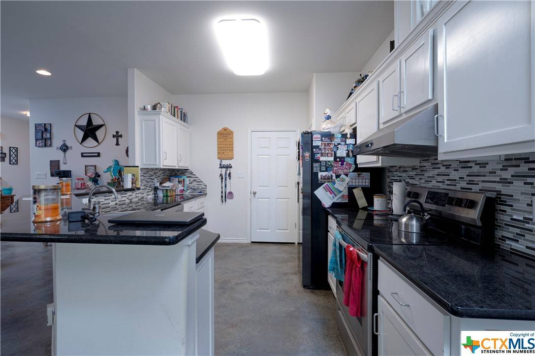 SimplySoldTexas's tweet photo. 306 N Race, Lampasas just hit the market!
Take a look at this awesome home! https://t.co/Dq9KIvynor https://t.co/CwpcBRiuqv