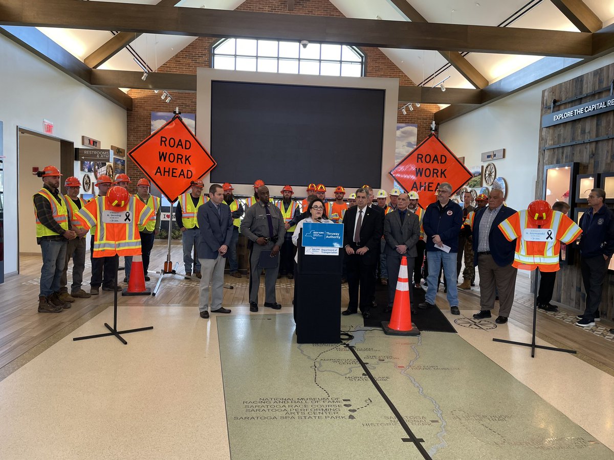 👷‍♀️ NYSDOT Commissioner @MarieThereseNY & senior staff, joined @NYSThruway, @nyspolice, @agc_nys, & organized labor at the Capital Region Welcome Center to launch National Work Zone Awareness Week (April 15-19).