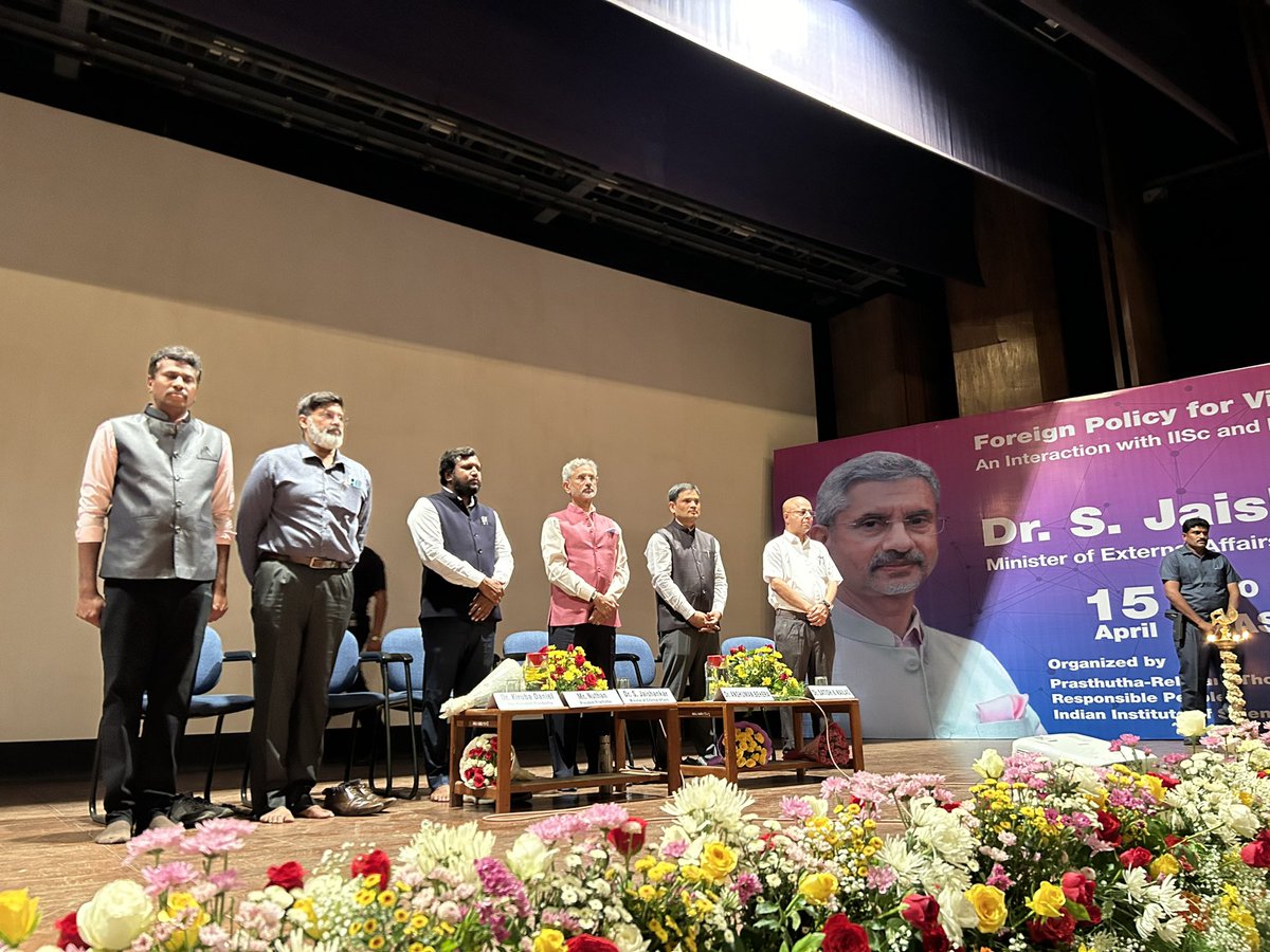 External Affairs Minister Dr S Jaishankar @DrSJaishankar interacted with Students of National Institute of Advanced Studies (NIAS), Indian Institute of Science (IISc), Malleshwaram, Bengaluru.