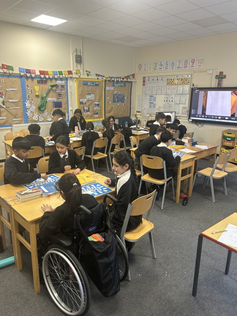 A fantastic turn out for our Y4 Times Table club this week. We’re using a range of different methods to break down a specific times table each week, this week being the 4’s! @HolyFamilyScho1 @BCPP__ #MathsHFB10