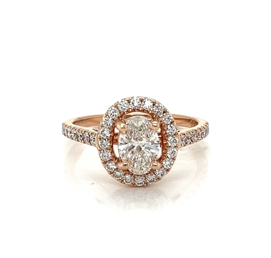 If rose gold is her fave, this ring’s the perfect one!💍 100-01437 #itsaraywardring #diamonds #bridalmonth #loveishere #ring #rosegold #preferredjeweler #thinkrayward #ardmoreok #shoplocal