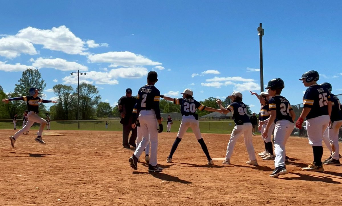 RiptideBSBL's tweet photo. Congrats to 11u-Blue for a 4-0 wknd @TopGunSports1 only allowing 12 runs while scoring 43. 

Led by great pitching:
C. Beach - 4inn, 0ER
B. Pope - 4.1inn, 6K
C. Sholtz - 2inn, 5K 

&amp; 

Great team hitting:
8 players hit .400 or better! 

Congrats for a great wknd 11u-Blue! https://t.co/EZlbEl0Sev
