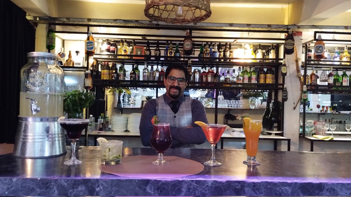 15 de abril DIA DEL BARTENDER!!!!!! un saludo grande a todos mis colegas y amigos 🍸🍸🍸🍸🍸🍸🍸🍸🍸
#diadelbartender #topbartender
#bartendingskills #flairbartender
#globalbartendercomunity 
#barra #barman #bar #Bares
#night #noche #coctailbar
#buenosaires