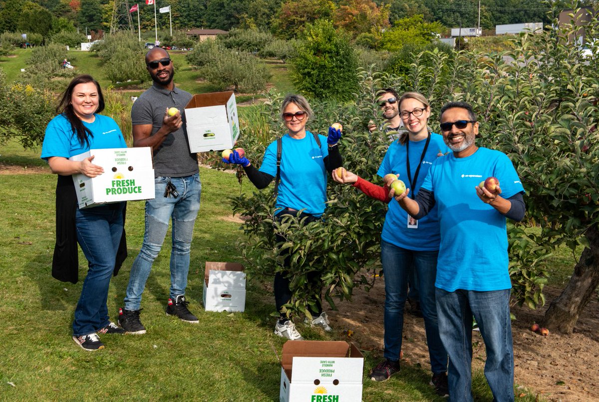 Happy #VolunteerWeek! This year’s theme is #everymomentmatters. Last year, our employees spent over 27,000 hours volunteering. What is your favourite organization to volunteer with?