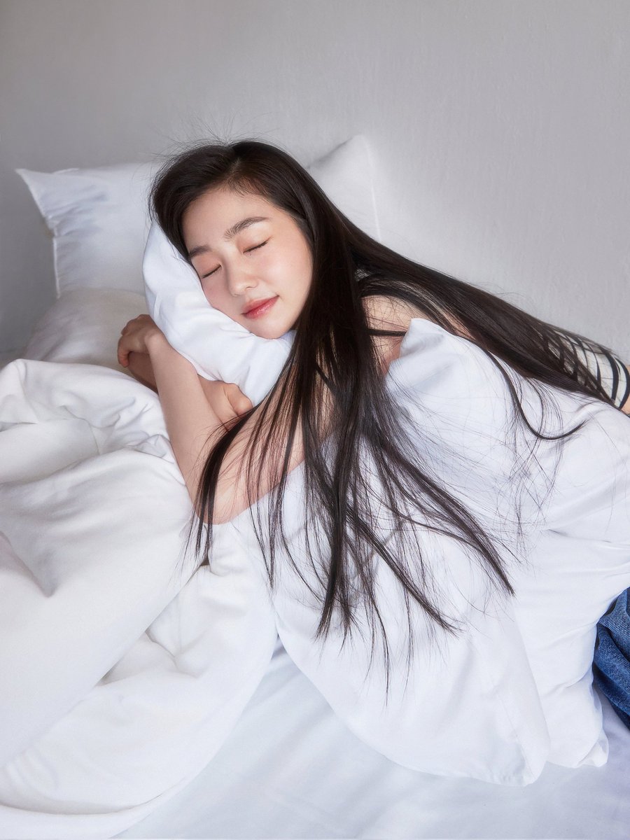 moominrene's tweet photo. how irene sleeps knowing shes the prettiest girl alive https://t.co/gxF6Nmubcv