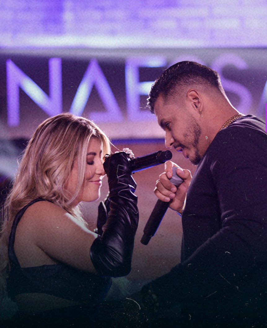 Quem não ama não espera eu ligar
E se eu ligo é que eu te quero perto
Sua maldade transborda no olhar
Eu me afogo de um jeito discreto ♥️

 #naessa #hungria #flash