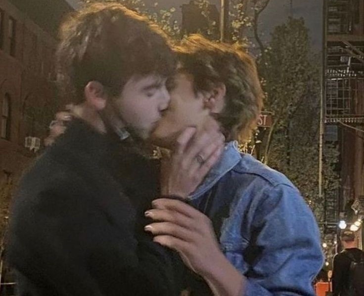 h1rosh12k's tweet photo. #freddytabo school au rivals to lovers donde Freddy quiere ser el favorito de su profesor Conway pero resulta que su fav es el maleante. 

O

Donde Gustabo es el maleante de la escuela en la que su padre es director y no sabe porque un alumno lo odia. https://t.co/ETOKehIy9a