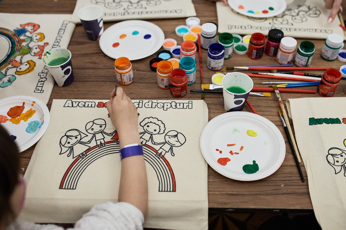 dominika_unw's tweet photo. A painting workshop concluded UN Women's initiatives during #RomaWeek with the message #WeHaveTheSameRights. Empowerment & inclusion will continue to be the main directions driving our efforts for Roma women & girls to be actively involved at all levels in social & political life https://t.co/JNoKvYXFmK