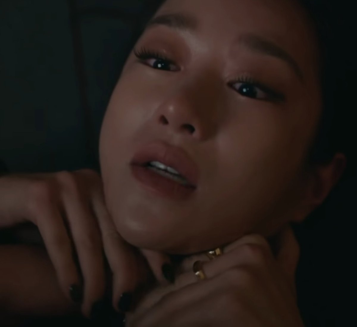 delight_4718's tweet photo. She looks so weak. Can I strangle this woman? https://t.co/5D8XUda97K