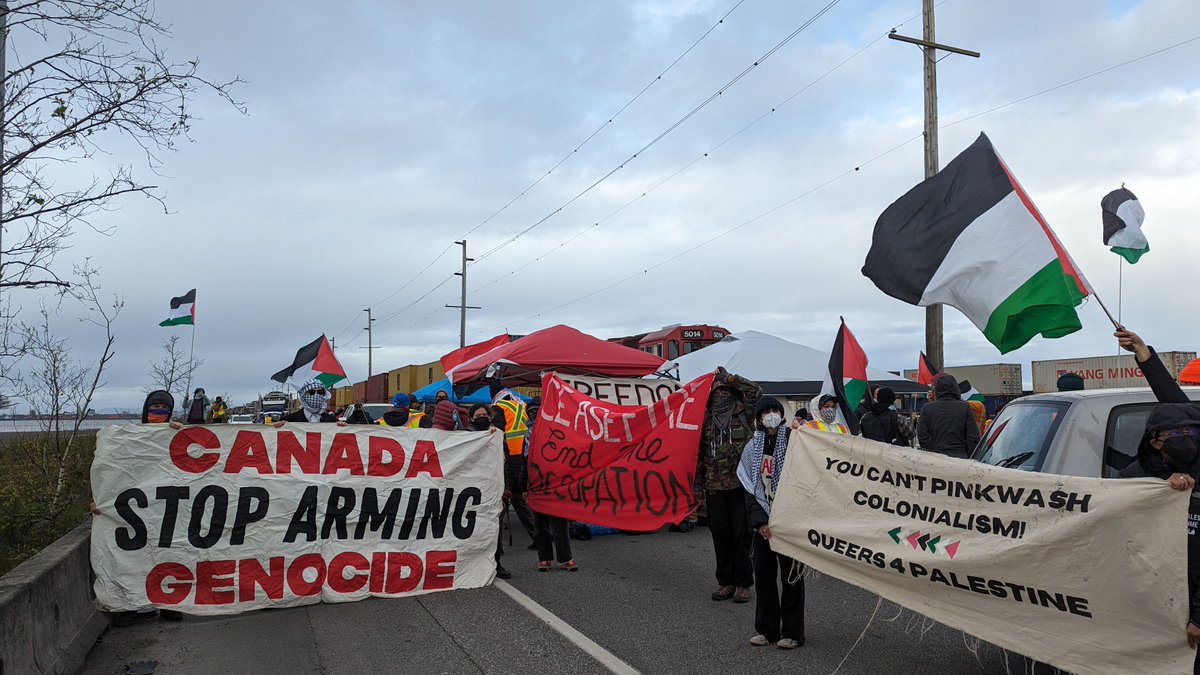 Delta Port, Canada's biggest export path from the West Coast is blocked by demonstrators calling for a full, immediate 2 way arms embargo on Israel -- no loop holes. This is part of a global mobilization. Stop arming genocide! #FreePalestine