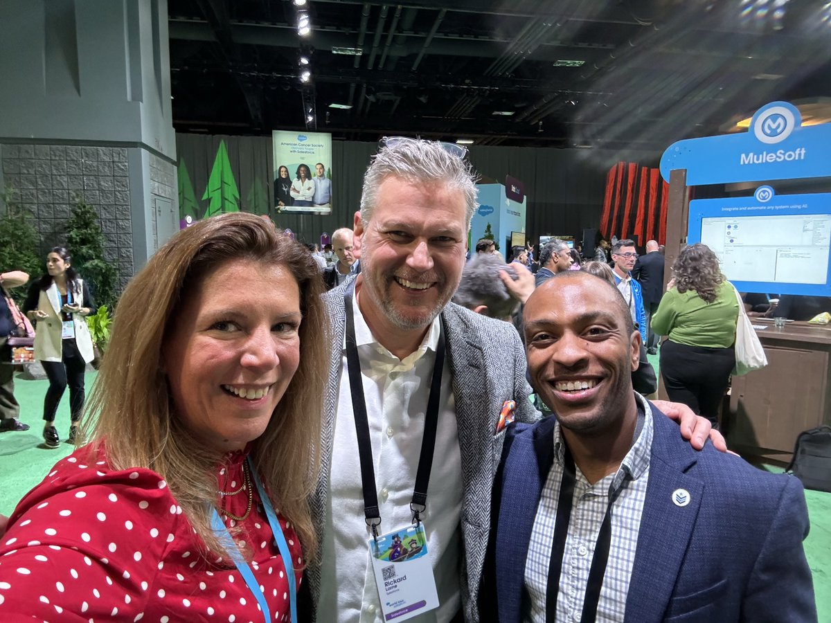 Our team had a blast at the @salesforce World Tour in Washington D.C. last week! Attendees had the chance to experience hands-on demos of the latest data-driven and AI-powered innovations. Now, we're all 'Einsteins! #SalesforceTour