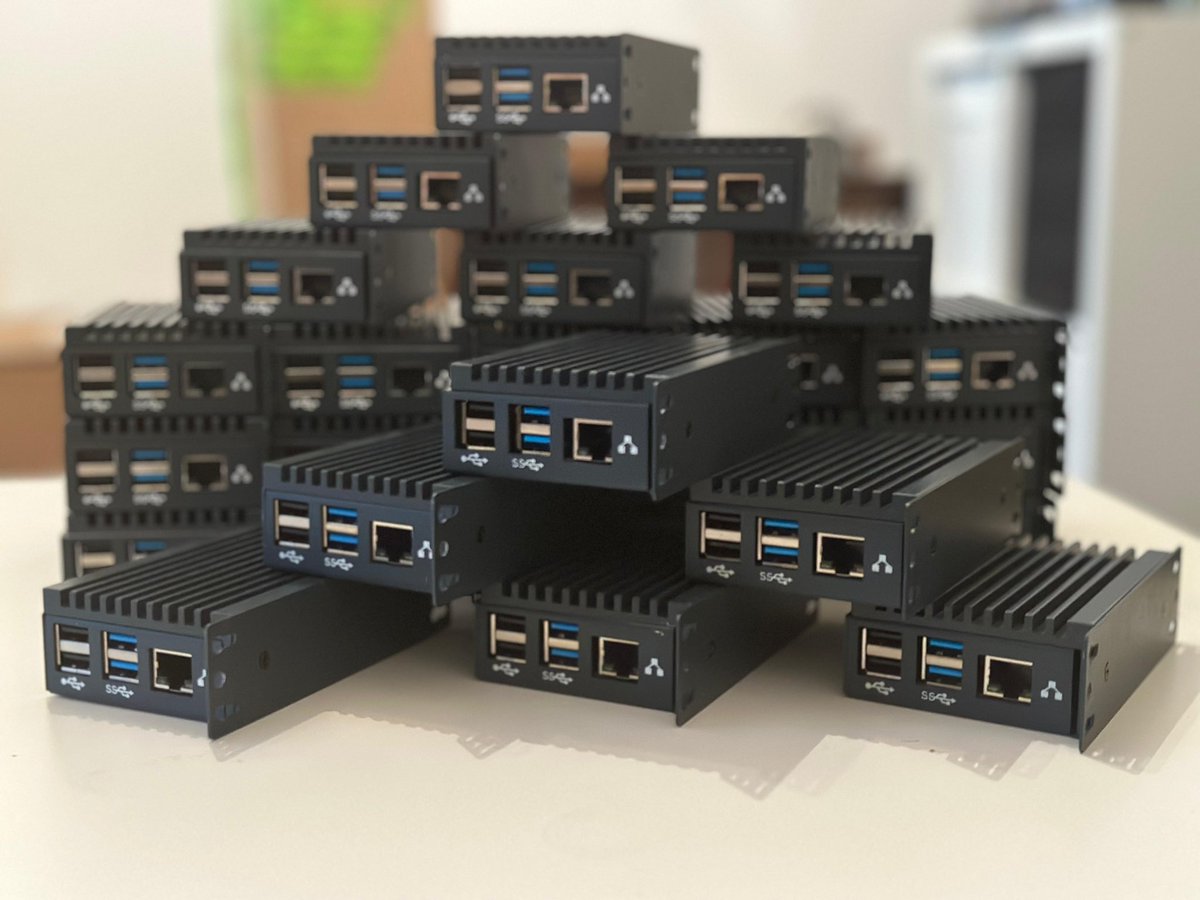 Excited to share a first look at our alpha version of next-gen miners! Performance and efficiency are redefined. Stay tuned for more updates. #DePIN #SNPad