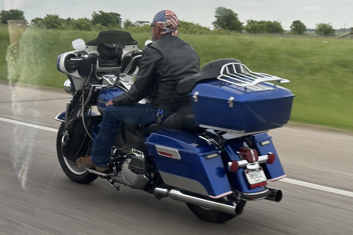 denkmit's tweet photo. 75mph on the freeway with no helmet and no gloves. I love the USA, but I’ll never understand some of it https://t.co/tLSAYifVeK