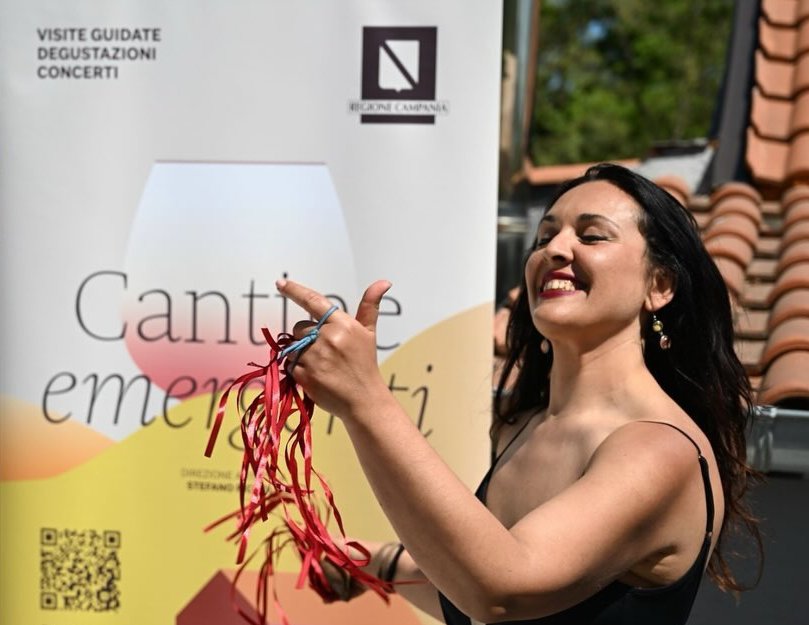 'CANTINE EMERGENTI' IN THE PROVINCES OF AVELLINO, BENEVENTO, CASERTA, AND SALERNO 7 free events of gastronomy and music by Scabec. campanica.blogspot.com/2024/04/cantin…
----
#Campania #wineries #wines #performance