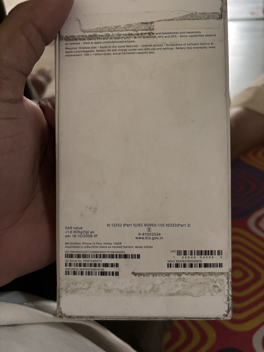 MohitKadian1224's tweet photo. The Iphone scam of Flipkart!
Recently I bought iPhone 15 plus on 12 apr from flipkart. Packaging &amp;product hardware condition checked during delivery but serial number of mobile is different from invoice
@Flipkart 
@flipkartsupport 
@jagograhakjago 
@ForumConsumer 
@AppleSupport https://t.co/h4g4tRqdhr