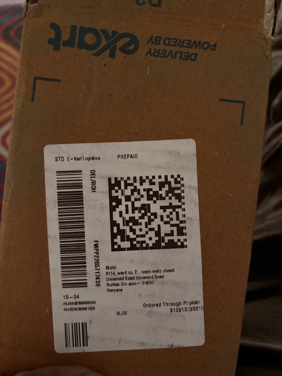MohitKadian1224's tweet photo. The Iphone scam of Flipkart!
Recently I bought iPhone 15 plus on 12 apr from flipkart. Packaging &amp;product hardware condition checked during delivery but serial number of mobile is different from invoice
@Flipkart 
@flipkartsupport 
@jagograhakjago 
@ForumConsumer 
@AppleSupport https://t.co/h4g4tRqdhr