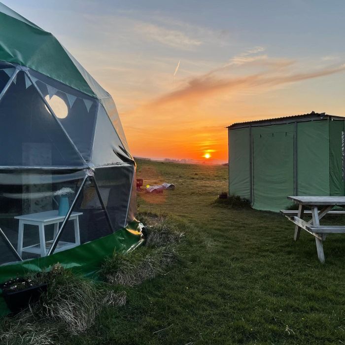 aroundaboutbrit's tweet image. ⭐ Glamping Conwy ⭐
Experience the unique charm of Pant y Rhedyn Domes in Trofarth near Abergele. With panoramic views of the rolling countryside, these quirky domes offer a one-of-a-kind stay in Conwy. 
 🏕 Glamping 
aroundaboutbritain.co.uk/Conwy/13053 
#Trofarth #Abergele #Conwy #Wales