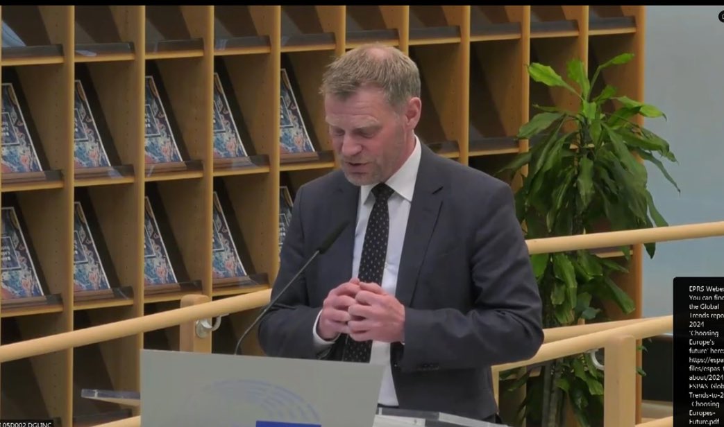 Listen in now!! With @stephen_quest on stage explaining our @EU_ScienceHub #megatrends &. #foresight work ! Great thank also to our EC JRC # diversity #equity #inclusion #awareness #DEIA coordinator @Geraldine_Barry #health #climate #green #Ai #social #OneHealth