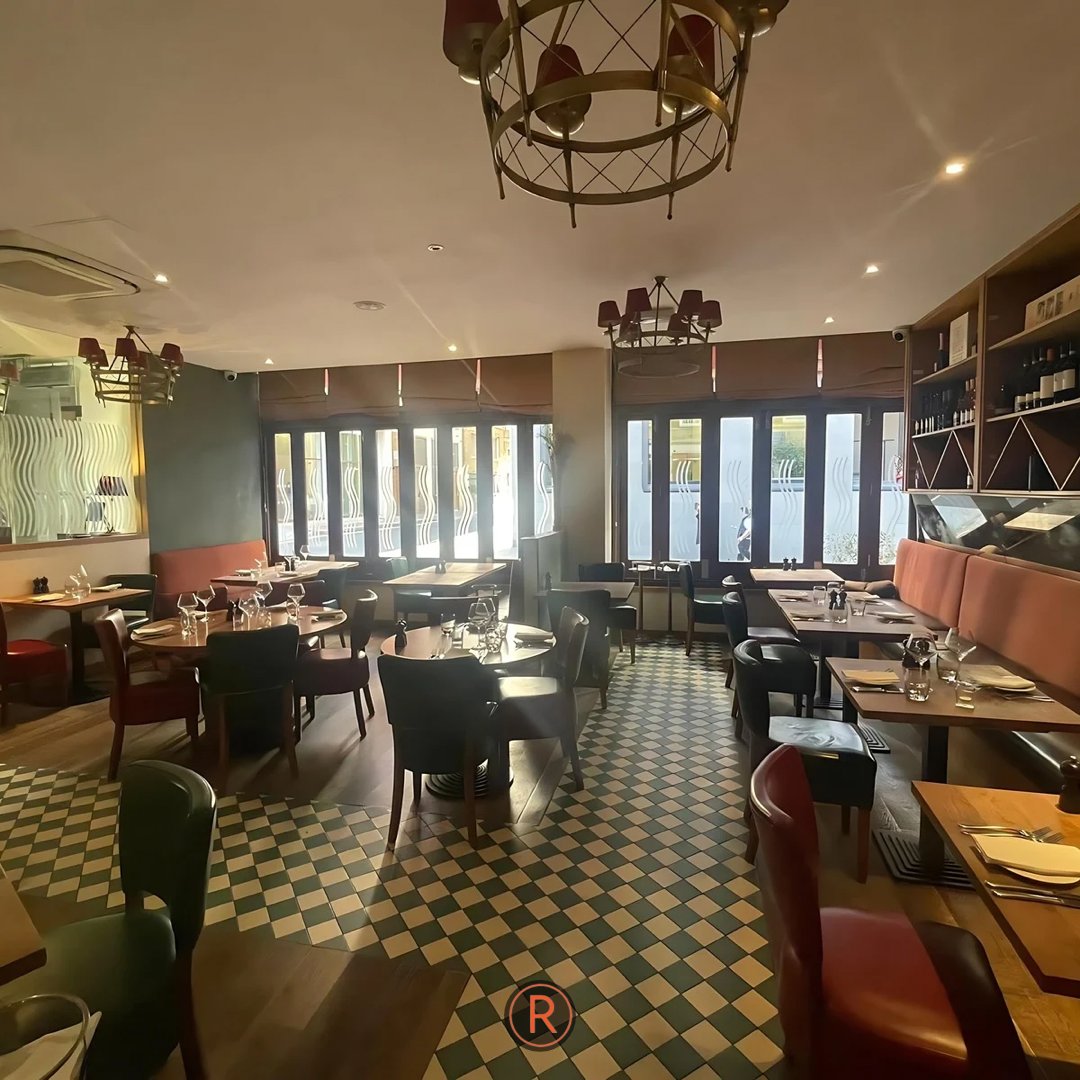 RestProp's tweet photo. 🔔 Site Available in St James’🔔

• c. 2,000 sq. ft. (Ground Floor) plus 10 covers outside.
• Fixtures and Fittings to remain.
• Full extraction system.
• Term of up to 25 years.

Jonny Novick
M: 07932 933419
E: jonny@restaurant-property.co.uk https://t.co/X4da56TamN