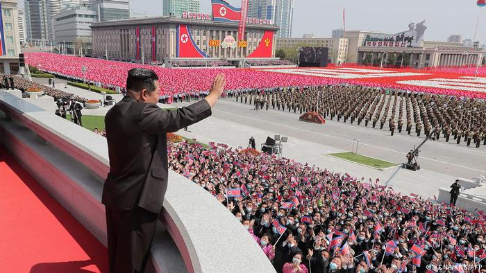 BlockDAG_top's tweet photo. 目前很多人都认为市场是被以色列和伊朗两国关系所影响，需要承认是有影响，不过影响能大过俄乌战场吗？

不要为了下跌找理由。

牛市时我就在告诫大家不要去嘲笑看空者，为什么？

因为现阶段大局势是动荡的，危机在酝酿和蔓延，如日本核废水、俄乌战争、巴以冲突、朝鲜废弃统一论、台海紧张等。

核废水影响的将是全球，地缘政治不是局部的斗争而是全球势力的角斗。

比特币目前最大的问题是离线交易难题，所以在黄金暴涨的背景下，比特币却出现了下跌。

不过，核武器的出现对于战争产生了有效的制约作用，只要不被极端分子掌握核弹技术和材料，动荡都是暂时的。

（如果极端分子造出了核弹，大家如何应对？我的回答是，合唱《新造的人》。🙃）

BTC、ETH 到山寨的轮动是币圈的规律，暂时没有颠覆的迹象，但是肯定会出现变动，币圈最大的特点就是鼓励创新和变动。

目前最大的变动是轮动的币种和赛道的变动，比如这次下跌后出现了较大的反弹，其中比较强势的是 TAO 这一人工智能板块的龙头。
……

#BlockDAG #POW #XeggeX #巴以冲突 #俄乌战争 #日本核废水